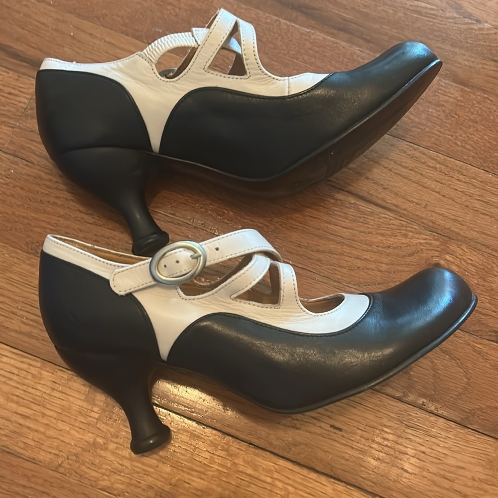 John Fluevog Bellevues Pearl Hart Criss Cross Mary Jane. Excellent Pre Owned. - Picture 7 of 11